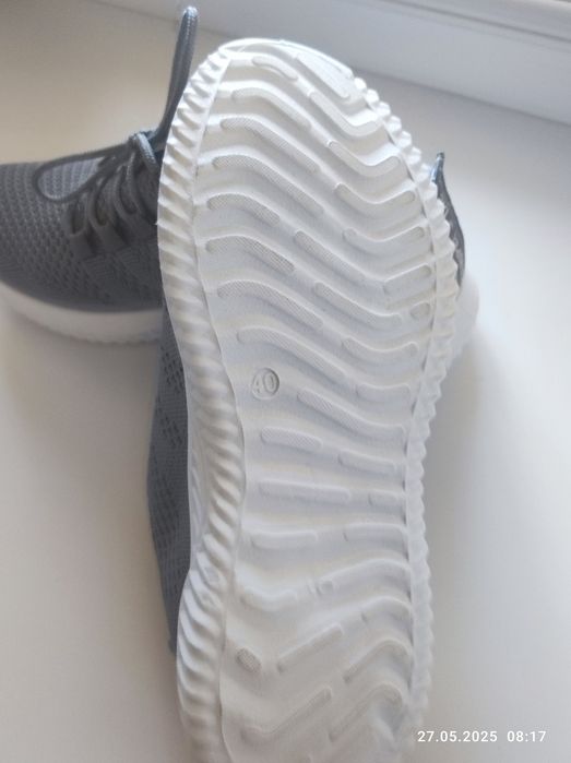 Женские кроссовки