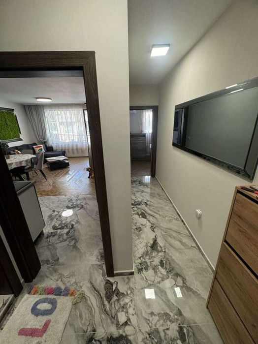 Продава се Двустаен апартамент в Пловдив, Център - 68 кв.м за 2648 €/кв.м - Снимка #12