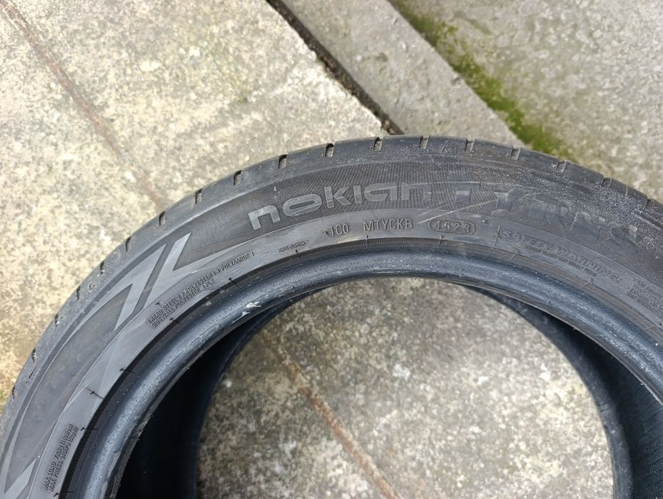 235/45/17 Nokian