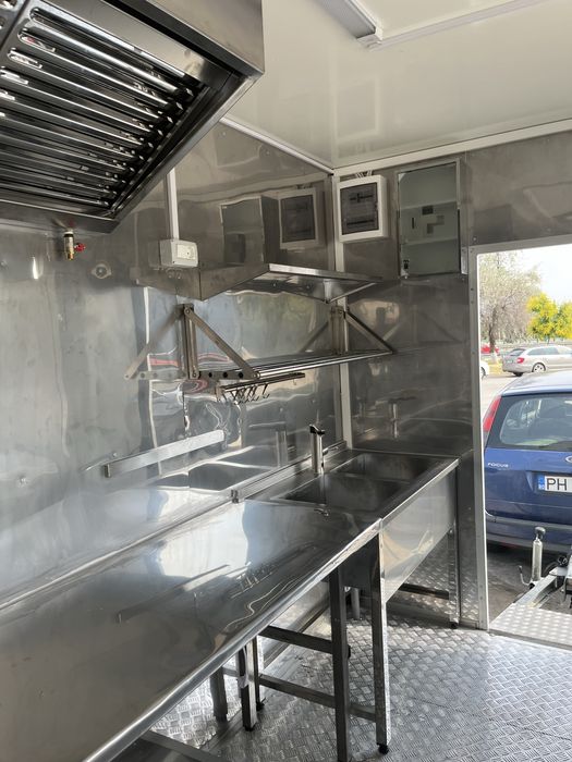 Rulota comerciala Fast Food / Food Truck de inchiriat