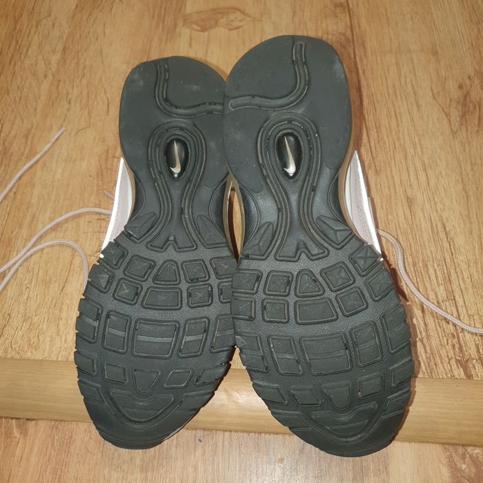 Vând păpuci nike air