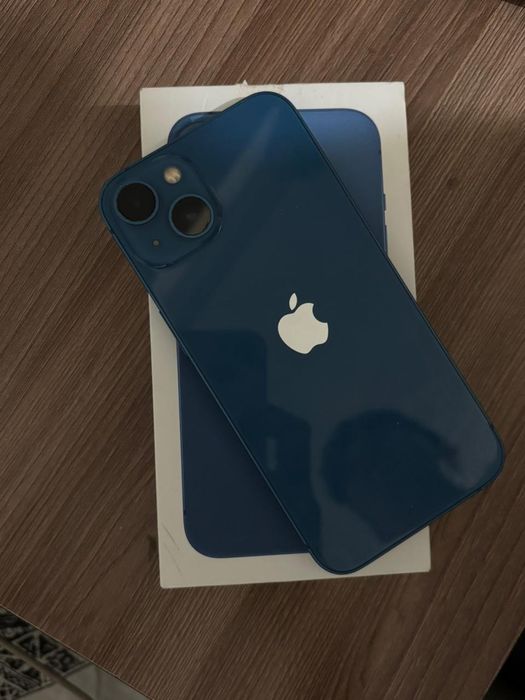 Продаю Айфон  13