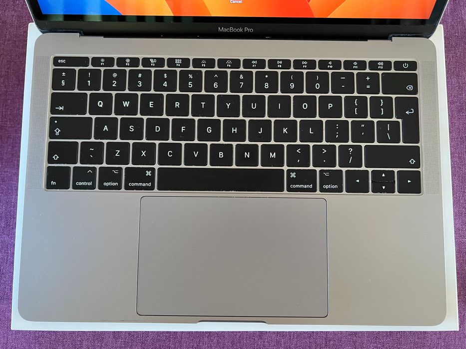 MacBook Pro 13" 2017 (2,3 Ghz Intel i5, 8 GB DD3) перфектен, в кутия
