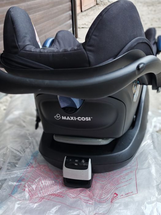 Детско столче за кола Maxi Cosi с база