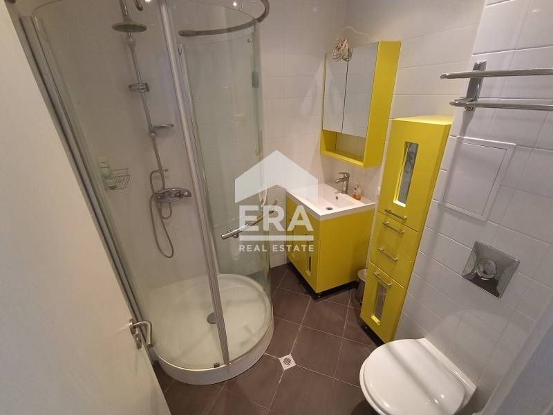 Четиристаен апартамент на морето с уникална гледка от всяка стая