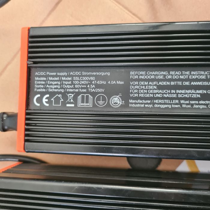 Incarcator li ion 60 v 4.5ah defect