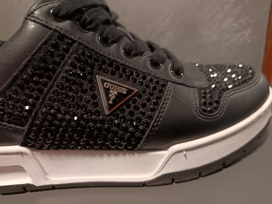 Дамски маратонки guess нови