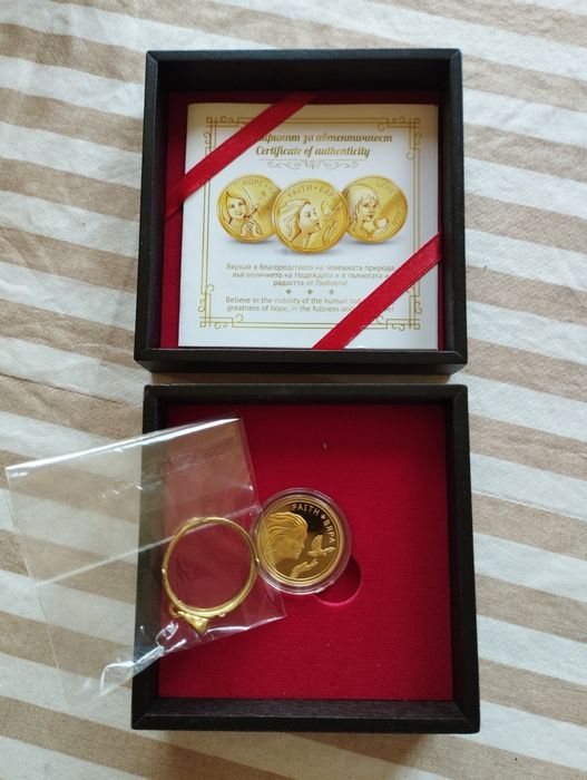 Сребърен медальон