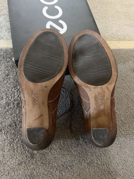 Botine ecco in perfecta stare , ca noi