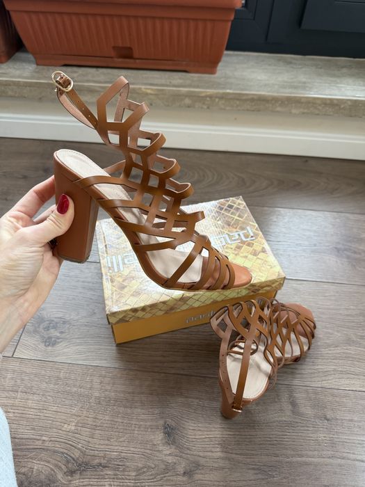 Сандали на видок ток