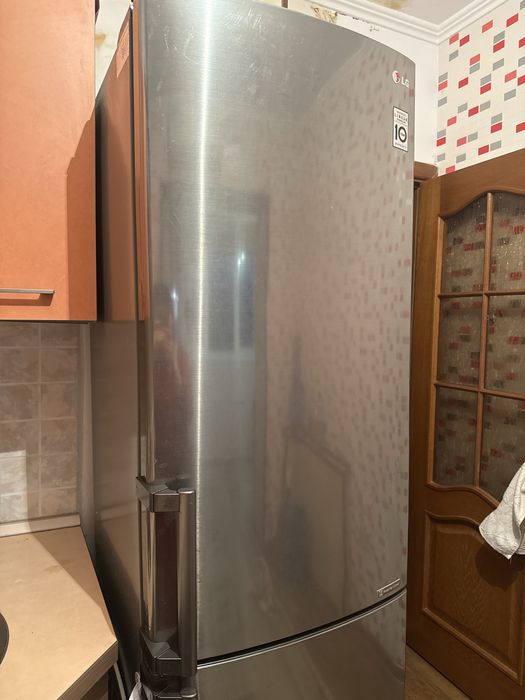 Холодильник LG (холодильник+ морозильник)