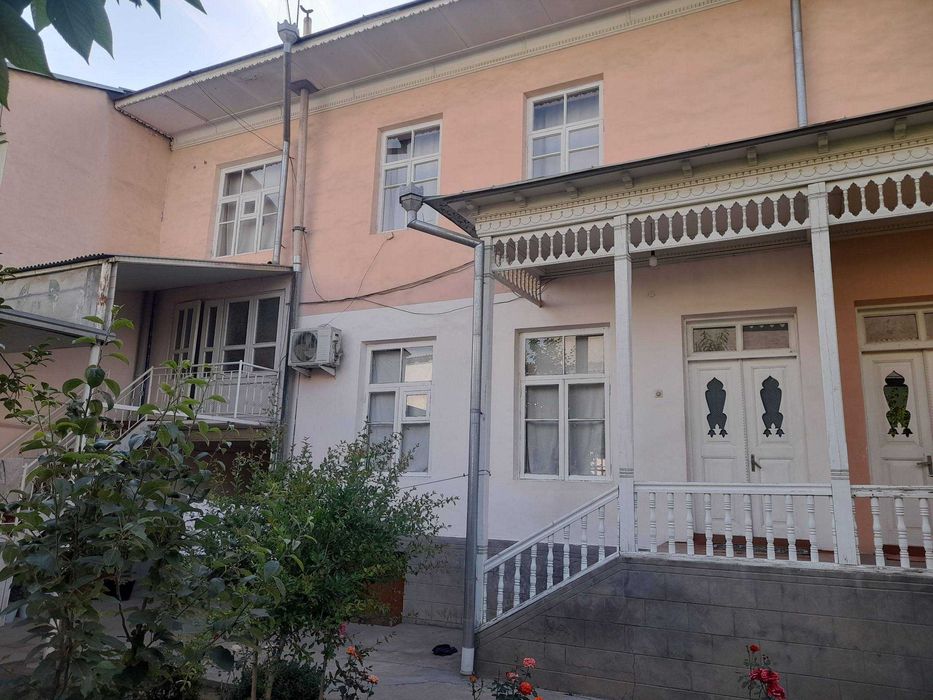 katta oila yoki mehmonxona faoliyat yuritish uchun qulay hovli