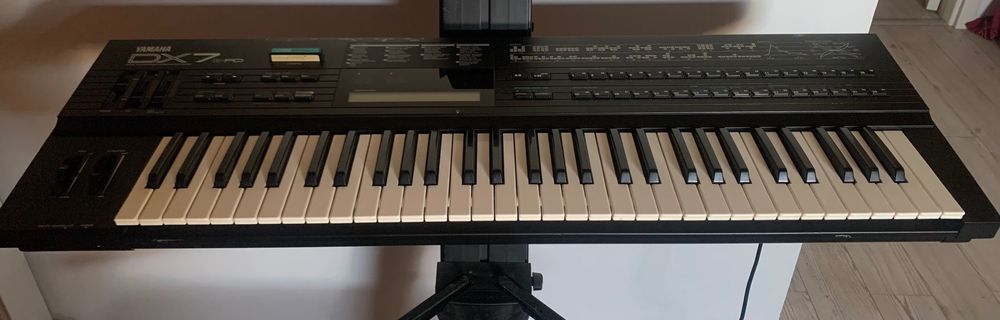 Sintetizator Yamaha DX7 II FD, E Grey Matter - impecabil, seria 17095 ...