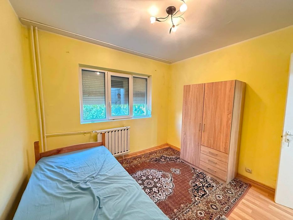 Apartament decomandat 3 camere , zona Decebal