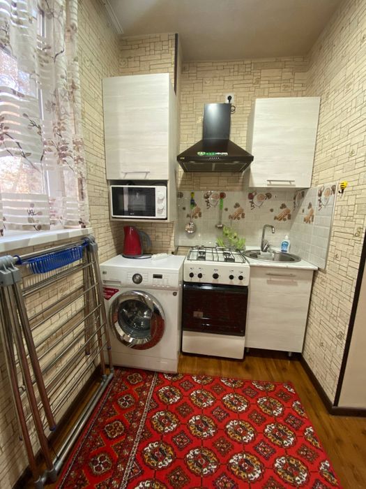 Продается своя 1 комнатная квартира переделанная в 2 в центре города