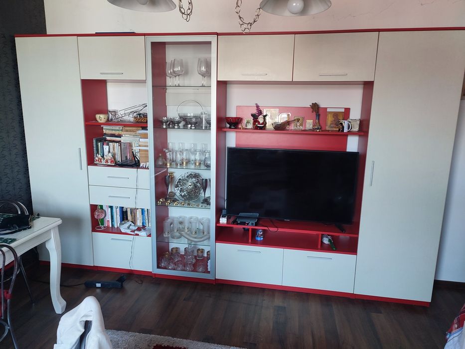 Vănd mobilă de puțin timp cumpărată