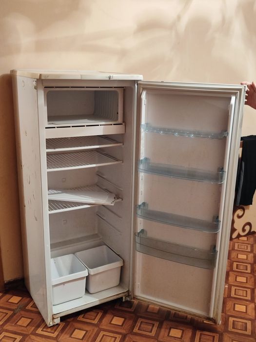 Холодильник бирюса,стриальная машина indesit