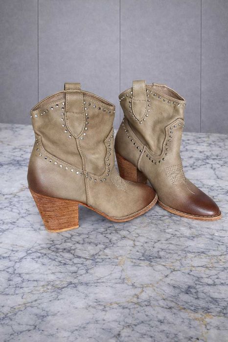 нови каубойски дамски боти бежов цвят кафяв връх на нисък ток с капси от естествена кожа и дървен нисък ток размер 36