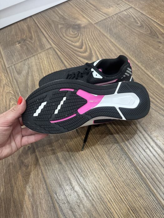 Продам кроссовки оригинал