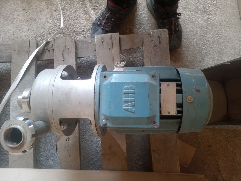 Продам насос молочный