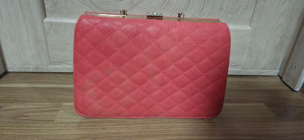 Poșetă corai ,nouă