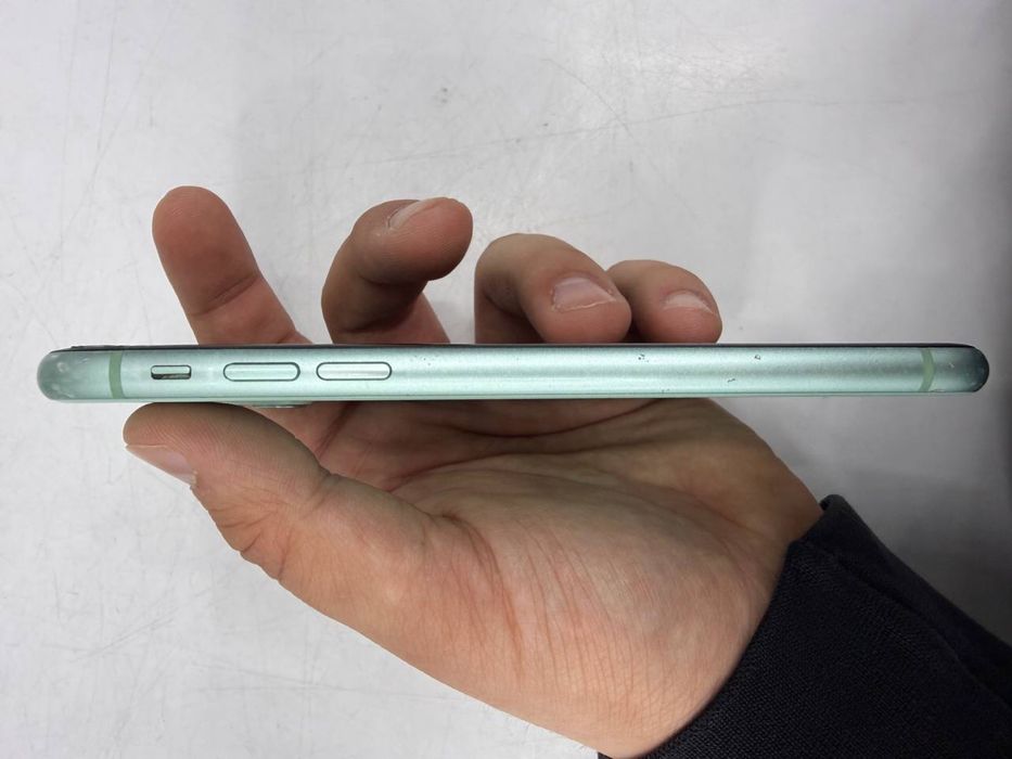 продам iPhone 11