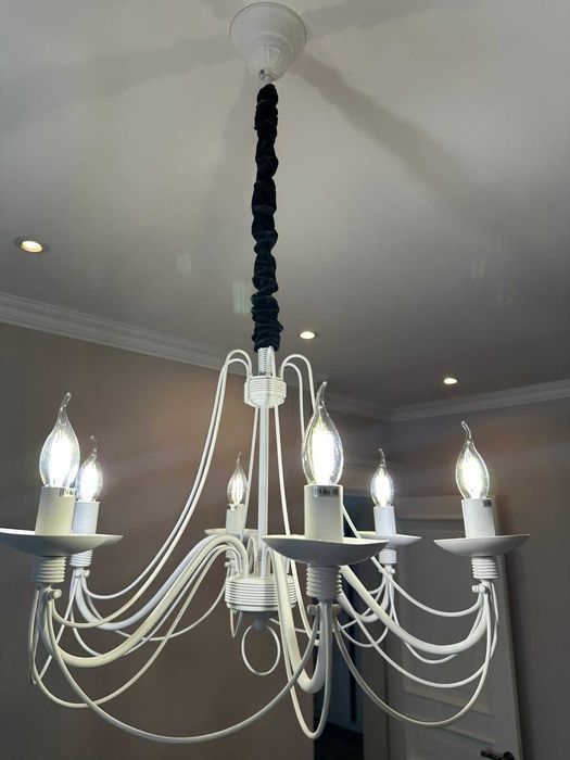 Продам люстру в отличном состоянии