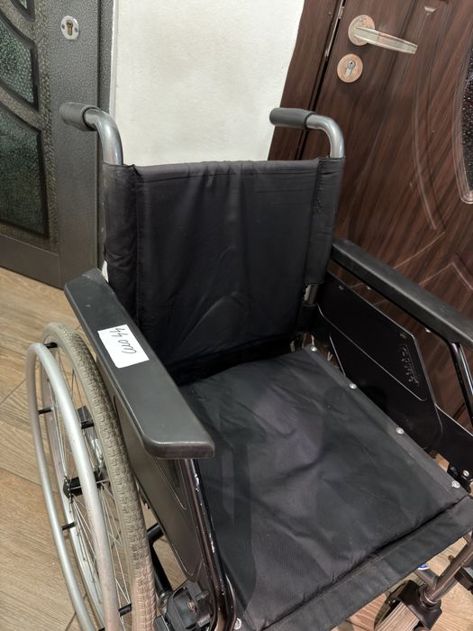 Scaun cu rotile pliabil batrani dizabilitati