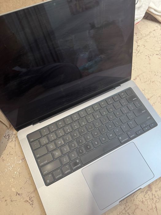 Macbook pro 14 m3 8/512