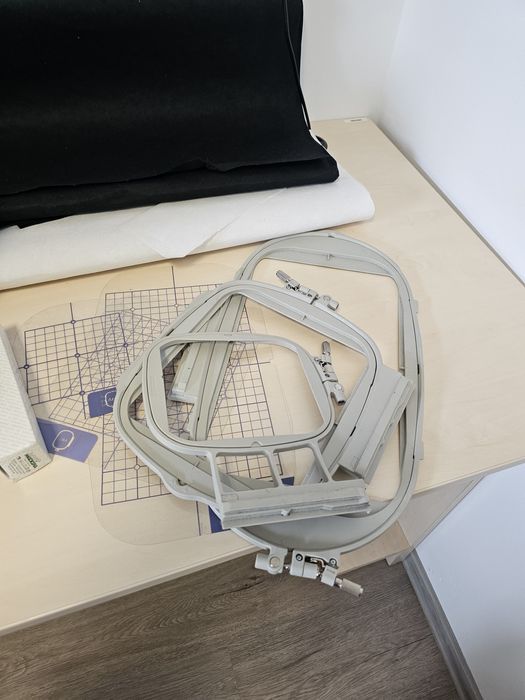 Vand Masina de brodat Brother Innov-is NV880E - Accesorii/Cons. inclus