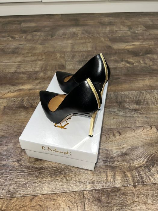 Обувки на висок ток