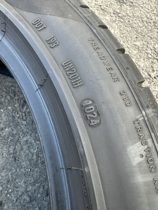 Продавам 2броя 275/40-18 Рънфлат 24г.Дот