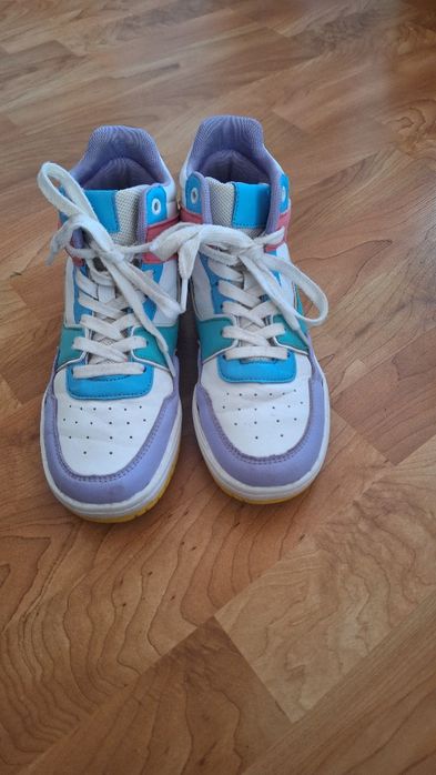 Детски сникърси,за момиче