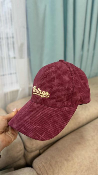 шапка с козиркаа