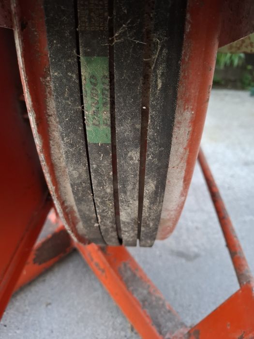 Moară la cardanul de la tractor