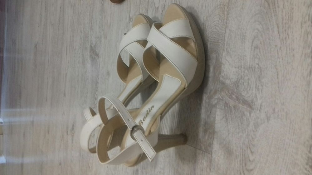 Дамски сандали