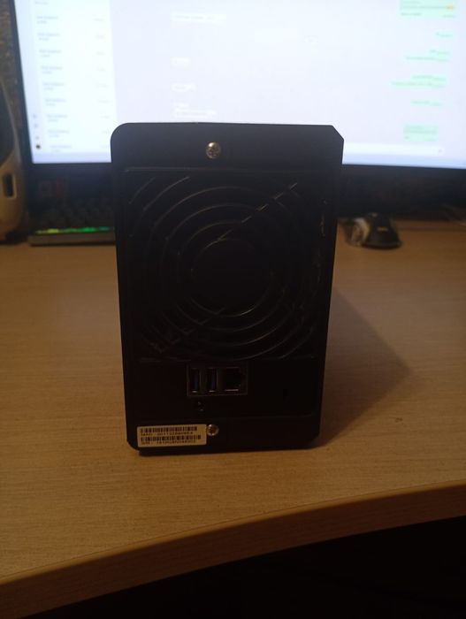 Vând NAS Synology DS218play + 2 HDD Seagate IronWolf 2TB