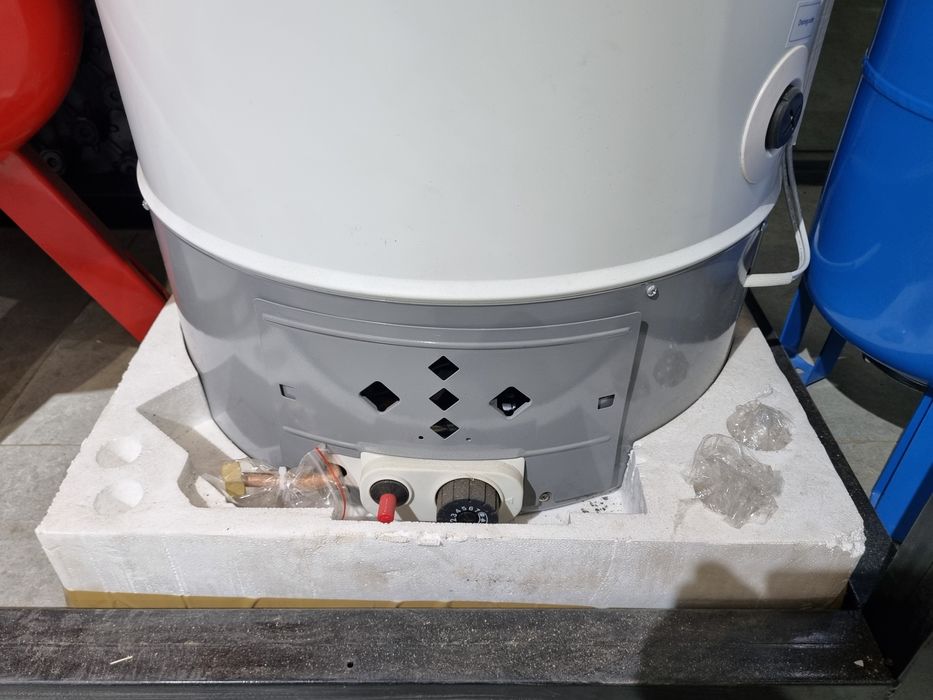 Газовый бойлер 200литров