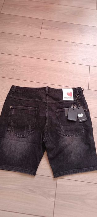 De vânzare pantalonii Dsquared2