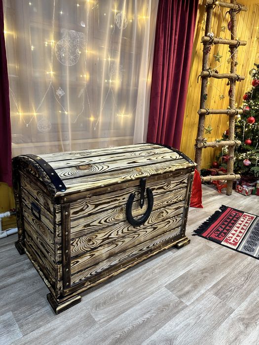 Сундук из массива сосны