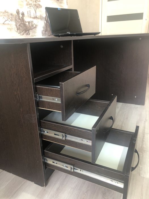 Продам стол офисный