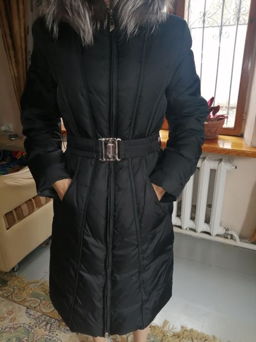 Продам пуховик женский.