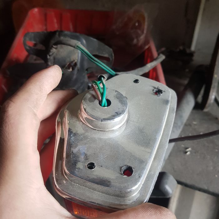 Продам задний фонарь и поворотники новые