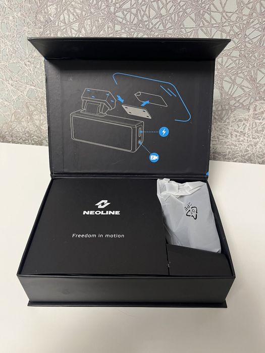 Видеорегистратор Neoline Flash 2K Wi-Fi Dual с двумя камерами