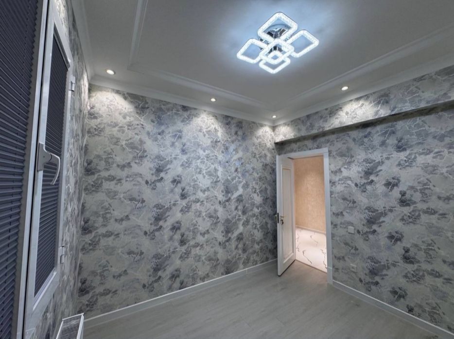 Yangi choshtepada kv sotiladi 2 xonalik 3 xona qilingan  metroga 5 min