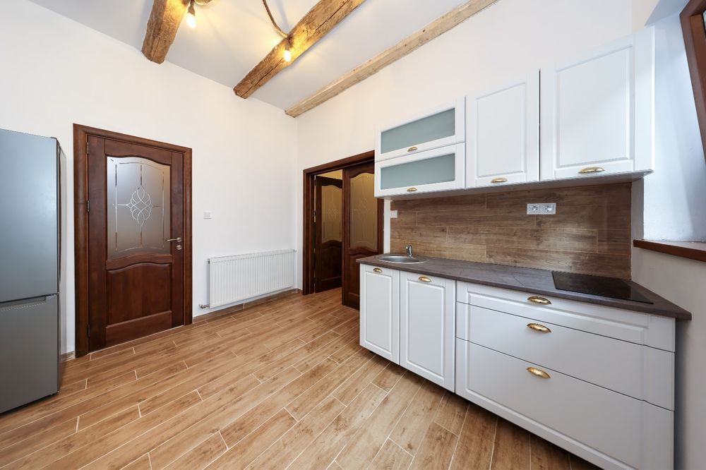 Inchiriez apartament la Casa ( Casa singur in Curte) pet friendly