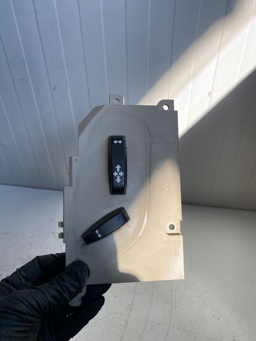 Panou control scaun dreapta VOLVO XC60 S80 S60 V60 V70 XC70 31300479