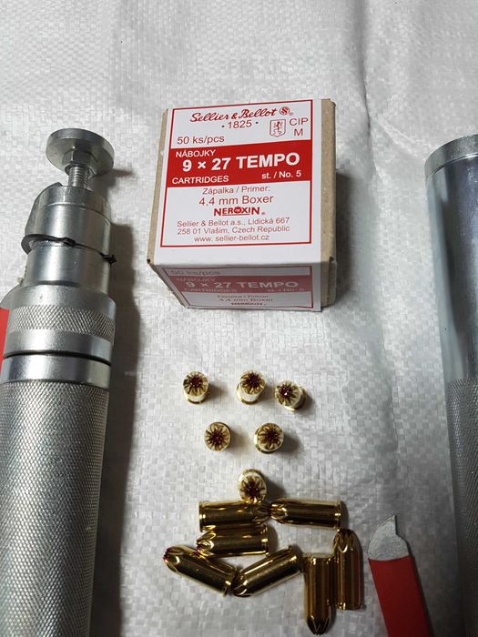 Dispozitiv pentru prindere ..