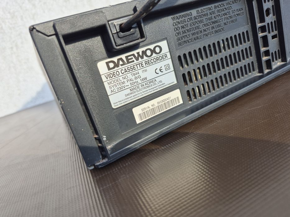 Vând video casette recorder,marca Daewoo,model T844-(T5),fabricat made in Korea 
- commercial skip 
NTSC PLAY BACK On PAL Tv 

- compatibile with 16