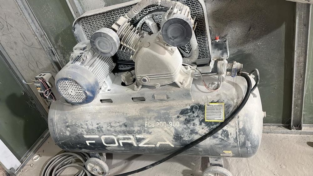 Промышленный компрессор FORZA 200 л / 900 л/мин / 380В